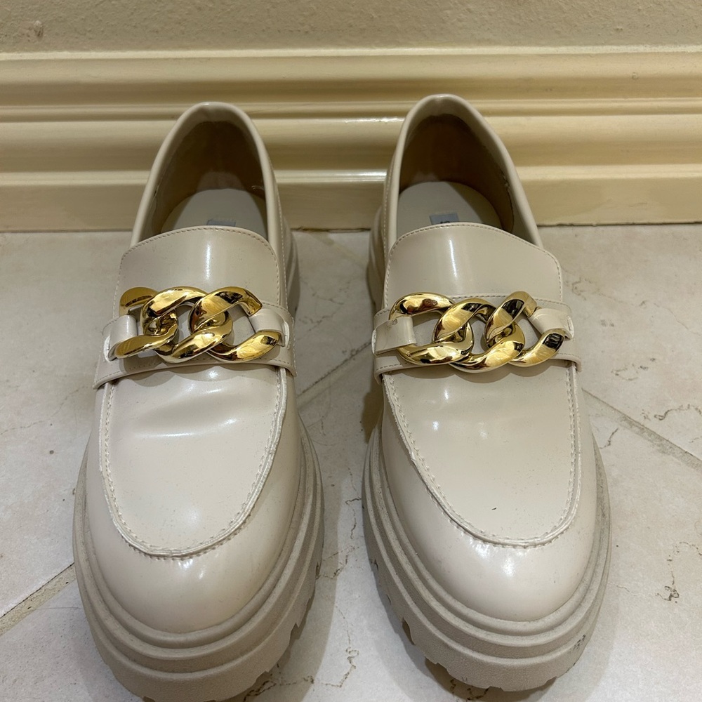 Steve Madden Cream Loafers with Gold Chain